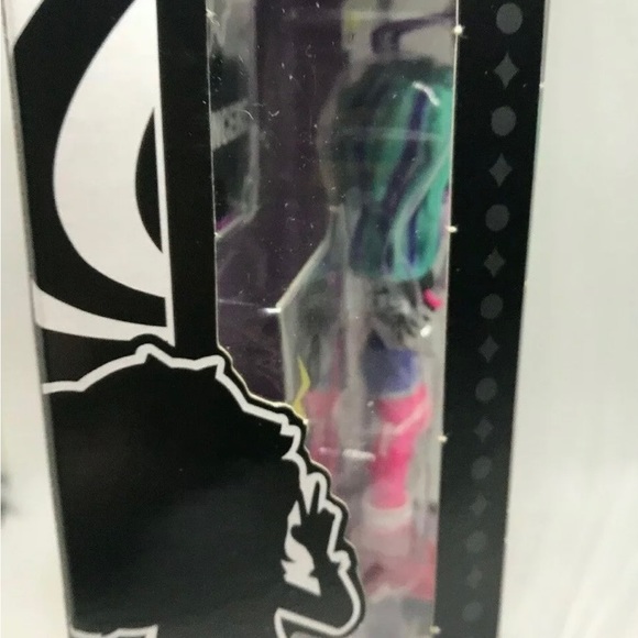 Off The Hook Style Doll, Naia concert with Mix and Match Fashions 4inch doll NEW - Picture 9 of 10